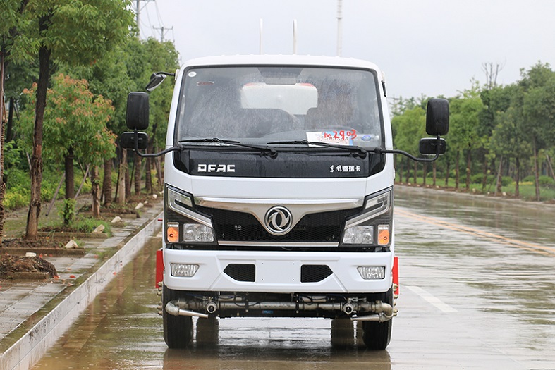 東風(fēng)小多利卡5方抑塵霧炮噴灑車(chē)