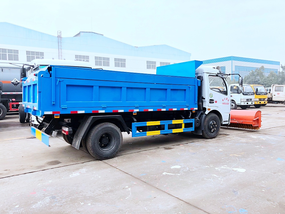 東風(fēng)大多利卡自卸垃圾車(chē)帶滾刷掃雪機(jī)